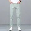 Jeans Cropped para Hombre Estilo Nuevo 2026 en Color Verde para Otoño, Corte Ajustado para Hombres Bajos, Estilo Casual
