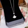 Collar de Abanico de Concha, Cadena Exquisita y Versátil para Clavícula, Diseño de Nicho, Accesorio de Cuello de Lujo Ligero, Collar de Acero de Titanio