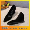 Zapatos de trabajo de suela plana 35-43 talla grande para mujer Tacón de cuña europeo y americano Tacones altos Estilo nuevo 2026 Punta fina versátil Boca poco profunda