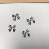 Paquete Mixto de Accesorios de Uñas de Moda, Mariposas Plateadas Pequeñas Ultra Brillantes Combinadas con Dorado, Pedrería para Uñas Desgastable Tridimensional de Lujo Ligero