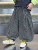 Pantalones casuales a rayas negras y grises para niños de primavera y otoño, pantalones tipo linterna holgados y elegantes estilo coreano para niños, pantalones largos para bebé, comercio exterior
