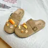 2025 Versátiles Zapatos Birkenstock Slip-On de Moda Coreana Pantuflas de Interior Hogar Nuevos Zuecos Birkenstock