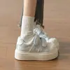 Zapatos Blancos Ligeros de Suela Gruesa Estilo Coreano Primavera/Verano 2026 Zapatos de Lona con Puntos y Velcro Versátiles Casuales Deportivos Zapatos de Tabla