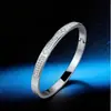 Nuevo Estilo Acero de Titanio Trébol de Cuatro Hojas Incrustado con Diamantes Joyería de Moda con un Estilo Europeo y Americano Elegante, Accesorio Versátil y Elegante de Acero Inoxidable para Mujer