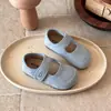 Sapatos pequenos de couro estilo francês 2026 primavera e outono novo versão coreana sapatos de princesa para meninas com sola macia fosca mocassins Birkenstock