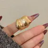 Anillo de Lujo Ligero con Artesanía Italiana Cepillada en Forma de Hoja de Plátano Incrustado con Diamantes, Estilo de Corte Vintage de Alta Gama y un Tacto Elegante