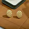 Pendientes de Perla Estilo Lujo Ligero y de Gama Alta Inspirados en Chanel para Mujer, Diseño Único con Tejido de Cuadros, Elegantes Clavos Ovalados con Aguja de Plata