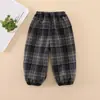 Pantalones Infantiles para Niños y Niñas y Niños 2024 Cuadros Coreanos de un Botón Forrados de Polar Otoño Profundo e Invierno Cálidos Monopieza de Terciopelo