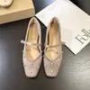Sapatos Mary Jane quadrados em cetim francês com enfeites de strass e salto oculto, nova coleção outono 2026 feminina, sapatilhas de tira única com bico fino