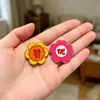Flores de dibujos animados coloridas recompensa de educación temprana puntos de estudiante elogio esmalte regalo insignia de metal regalo de bendición decoración