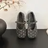 Sapatos Mary Jane com camurça poá no forro, coleção outono/inverno 2026, sola macia, antiderrapante, baixos, estilo retrô, com uma única tira, e projetados para aquecimento
