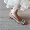 Zapatos Mary Jane de moda que aumentan la altura con hebilla cuadrada de pedrería, versátiles, nuevo estilo primavera/otoño 2026, zapatos de tacón bajo de punta fina para mujeres menudas