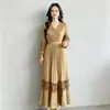 Vestido largo de encaje para fiesta y para ir al trabajo: Vestido verde oscuro de cuello en V con ribete de encaje, mangas abullonadas, cinturón en la cintura, plisado y falda acampanada