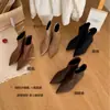 Botines Cortos de Ante Marrón con Aumento Oculto de Altura para Mujer Otoño/Invierno 2026 Puntiagudos Estilo Francés Botines Pequeños Color Nude