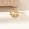 Anel de Pedra Preciosa de Luxo para Mulheres, Anel de Diamante Retrô Francês, Aço Titânio Estilo Aberto Estilo Ins Joias Não Desbotáveis Atacado