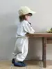 Conjunto de Dos Piezas Estilo Coreano para Primavera y Otoño para Bebés y Niños Pequeños, Elegante Conjunto de Sudadera y Pantalón de Chándal para Niños y Niñas, Ropa de Primavera Moderna para Niños