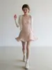 Nuevo vestido cruzado de verano dulce y suave estilo vacacional rosa y blanco floral con tirantes entallador adelgazante versátil