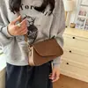 Bolso de hombro minimalista estilo coreano transfronterizo de ante, nueva colección otoño/invierno 2026, bolso cruzado retro y versátil, bolso de moda para mujer