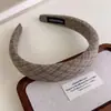 Faixa de Cabeça com Coroa Alta para Mulheres, Novo Estilo com Toque de Luxo, Faixa de Cabelo Larga Versátil para Sair, Acessório de Cabelo para Lavar o Rosto