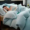 Estilo Lujo Ligero Invierno Color Sólido Leche Polar Cálido Juego de Cama de Cuatro Piezas Funda de Edredón de Franela Doble Cara Sábana Ajustable Ropa de Cama Más Juego de Polar