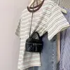 Atacado de fábrica verão 2023 nova camiseta listrada de algodão com gola redonda de manga curta feminina casual ombro largo top solto feminino