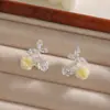 Nuevos Pendientes de Botón de Circonita Rosa de Verano Diseño de Nicho Simples Frescos Dulces Pendientes Versátiles Adornos para Orejas de Viaje Diario para Mujeres