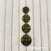 Botões metálicos com padrão de casca de árvore para ternos, casacos de lã tricotada, botões decorativos simples e versáteis para costura à mão