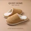 Pantuflas de algodón para hombre 2026 modelo nuevo para invierno, uso en casa, suela gruesa, punta cerrada, cálidas y cómodas, aptas para usar al aire libre, pantuflas de felpa para mujer