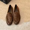 Coleção Outono 2026: Mocassins pretos, minimalistas e plissados para mulheres, estilo slip-on, fáceis de calçar, couro macio, sapatos pequenos de couro