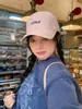 Nueva Gorra de Béisbol a Cuadros con Bordado de Letras Estilo Coreano para Mujer, Gorra Versátil de Ala Ancha para Cabezas Grandes, Gorra de Pico Adelgazante para Hombre