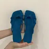 Primeiro Encontro com as Sandálias Rasteirinhas Amarelas de Tanga de Nicho com Tiras Finas, Sapatos de Fada para Uso ao Ar Livre, Verão 2026, para Combinar com Saias Vermelhas