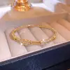 Nuevo brazalete de circonita estilo europeo y americano para mujer, diseño versátil de nicho con patrón geométrico hueco, accesorio popular en línea
