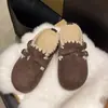 Meias pantufas femininas super estilosas slip-on 2026 com biqueira, pantufas de algodão versáteis para uso externo, sapatos Birkenstock bordados novo estilo outono e inverno