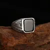 Anillo popular Yu Hong, modelo de hombre finamente elaborado, anillo de circón negro grabado, joyería vintage abierta, venta directa del fabricante