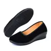 Zapatos de Tela Old Beijing para Mujer, Tacón de Cuña, Talla Grande, Para Mujeres de Mediana Edad y Mayores, Zapatos de Baile con Correa Única, Zapatos de Trabajo para Hotel, Zapatos de Tela Negros de Etiqueta