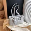 Bolso de axila de diseño nicho estilo coreano de alta gama retro chic biker, Bolso baguette de un solo hombro moderno y a la moda