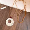 Collar con Colgante de Flor de Ratán, Cuentas de Madera y Cordón de Cuero, Cadena para Clavícula Estilo Bohemio Festivo, Collar de Nicho de Gama Alta para Mujeres