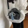 Bolsa de Mão para Estudante Design para Ir ao Trabalho Feminina Bolsa de Nicho Boston Moda Bolsa Transversal Versátil Novo Estilo Tecido Jeans Tendência 2026