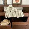 Novo conjunto de verão para meninas, moda de alta qualidade estilo coreano para meninas pequenas, conjunto de duas peças com top de manga curta e shorts de bolinhas para crianças