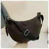 Tendencias de Comercio Exterior Este Año: Bolsas de Mujer Escarchadas, Nuevas Bolsas Tote Vintage de Nicho 2026, Bolsos Versátiles de Hombro y Cruzados