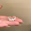 Anillo de Flor de Dopamina Versión Coreana para Mujer, Dulce Diseño de Nicho Ins, Anillo Versátil para Dedo Índice con Apertura Ajustable