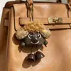 Encantador perrito peludo con la lengua fuera, llavero para bolso, colgante de dibujos animados natural, semillas de terapia de sonido curativas, popular en zonas escénicas, amuleto divertido y adorable