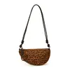 Bolso pequeño súper popular para mujer, nuevo diseño de nicho 2026 estampado de leopardo bolso de axila tipo cuerno, bolso de hombro cruzado con sensación de alta gama