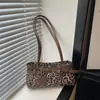 Bolso coreano de nicho 2026 con estampado de leopardo, bloqueo de color, bandolera de motocicleta, bolso tote con decoración de cinturón de cuero, bolso de mano elegante y versátil para mujer