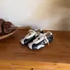 Pronta entrega Couro genuíno Retrô Ballet Sapatos de treino alemães Feminino Novo Bico redondo Bloqueio de cor Cadarço Casual Esportes Solado macio Sapatos estilo Forrest Gump