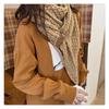 Nuevo Estilo Coreano Hueco Hebilla de Cuero Chal Grande Triangular Capa Bufanda Decorativa Cálida Color Sólido Malla Capa Exterior Mujeres