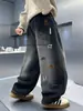 Calça Jeans Masculina Solta de Perna Larga Nova Coleção Primavera e Outono Estilo Tendência Cool Design Bordado Senso de Design Calça Longa Crianças Pequenas e Grandes Calças Casuais Roupa de Outono