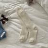 Calcetines de mujer de primavera y verano estilo ins, calcetines de media pantorrilla de malla de color liso, color crema, medias de verano para mujer que combinan con todo.