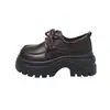 Zapatos pequeños de cuero de suela gruesa para mujer 2026 nuevo otoño versátil estilo británico retro que aumenta la altura antideslizante mocasines negros con cordones