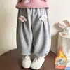 Pantalones de Chándal de Encaje Rosa con Conejito Estilo Coreano para Niñas Otoño/Invierno 2026 Nueva Moda Infantil Pantalones Largos Elegantes para Niñas Pequeñas Tendencia